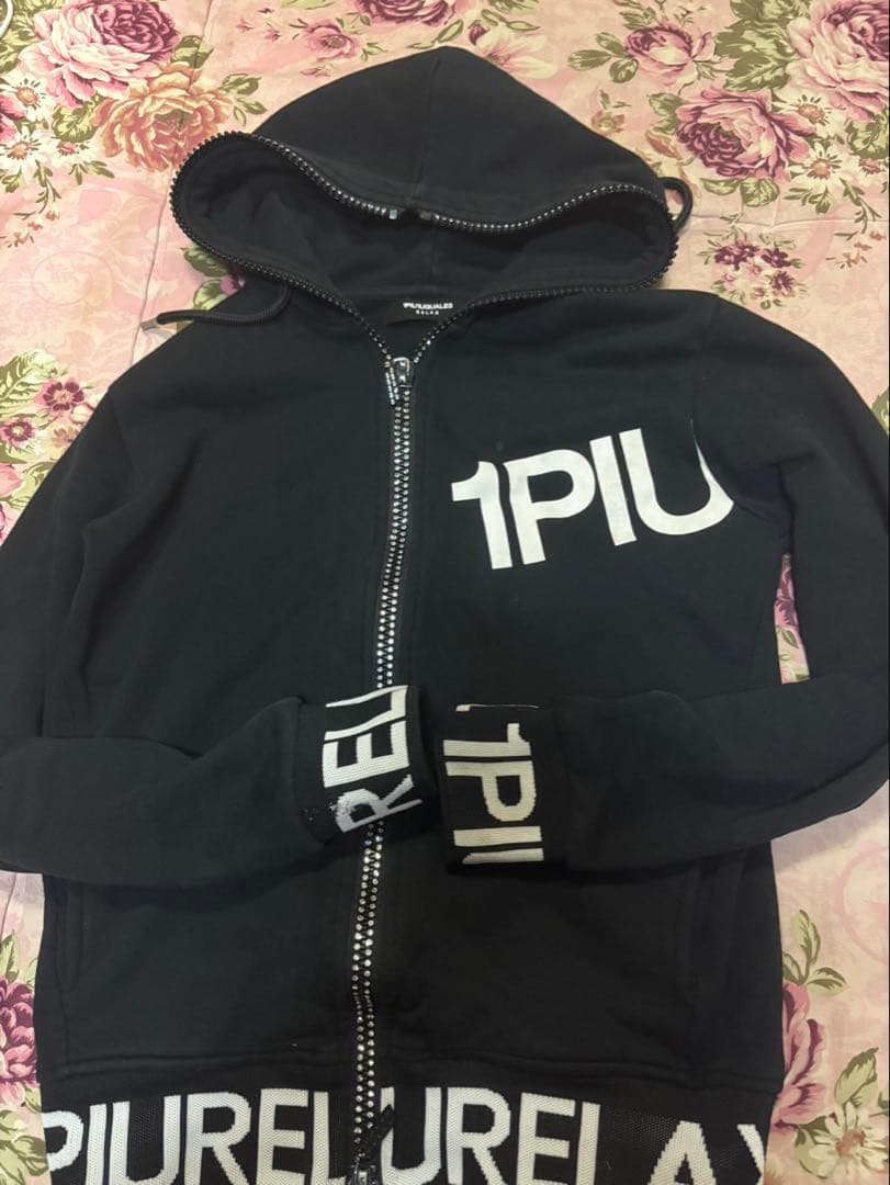1PIU1GUARES ブラック フルジップパーカー 1PIU1UGUALE3 RELAX ウノピュウノウグァーレトレ リラックス パーカー