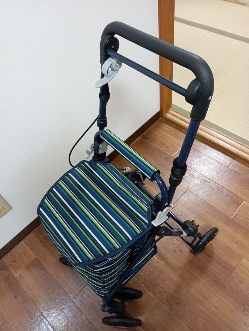 シルバーカー　ストライプデザイン