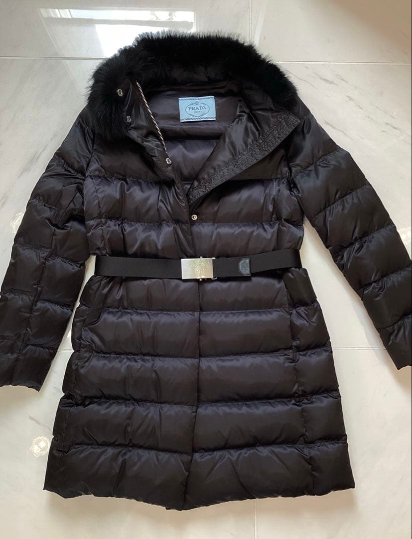 る*ん様 PRADA ブラック ダウンジャケット リアルファー付 42 紙袋付き