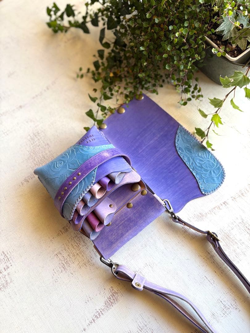 decofierd 手染めラベンダー、ローズ型押の蓋付き大容量シザーケース