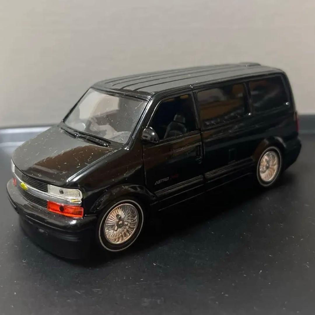 シボレーアストロ　プルバックカー　黒