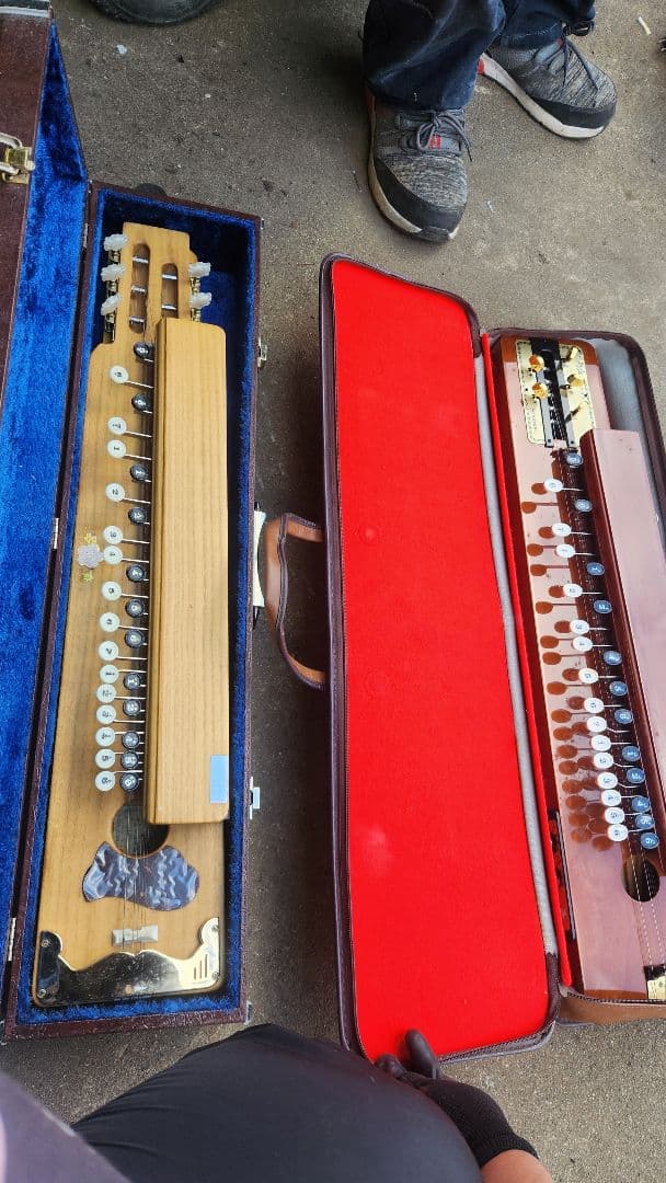 大正琴 木製 赤いハードケース付き