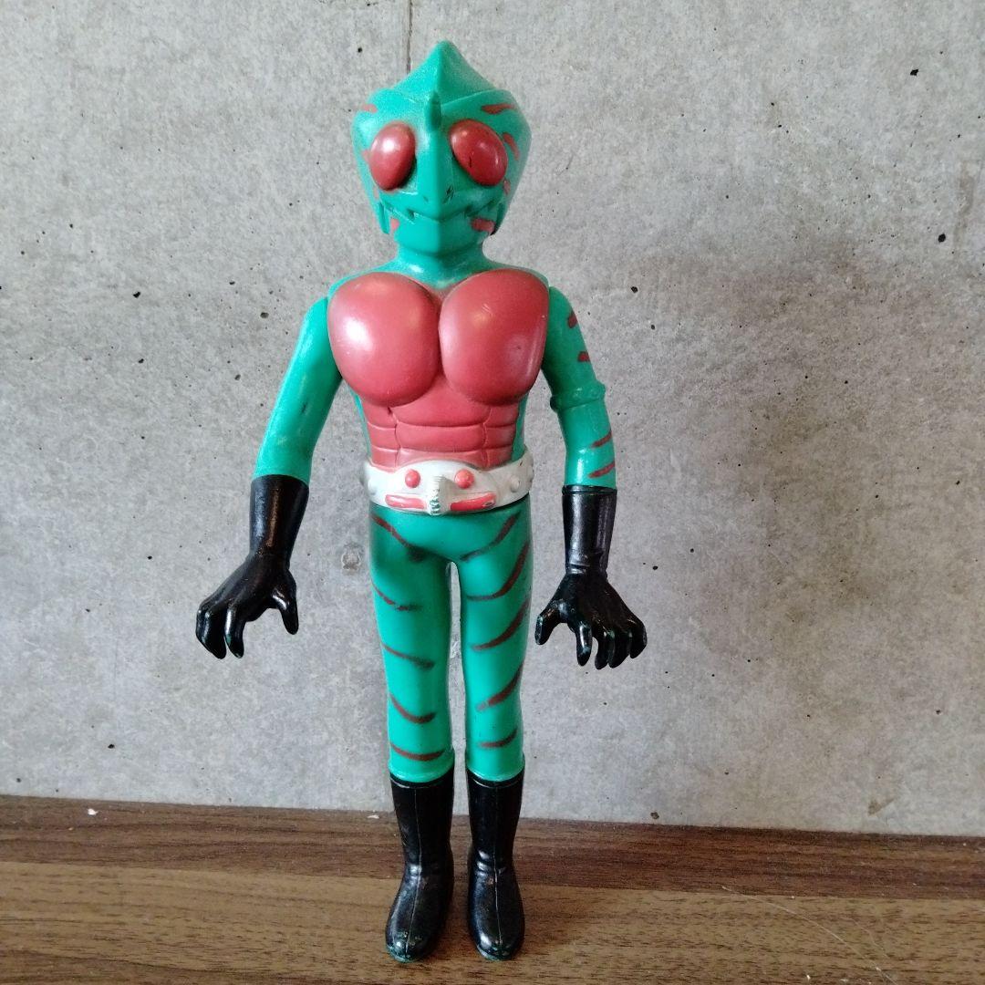 当時物仮面ライダーアマゾンソフビ無版権パチ約23センチ 当時物仮面ライダーアマゾンソフビ無版権パチ約23センチ - メルカリ