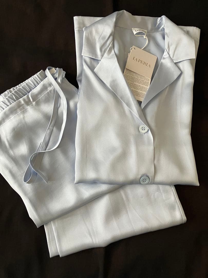 LA PERIA 新品　 シルクパジャマ上下