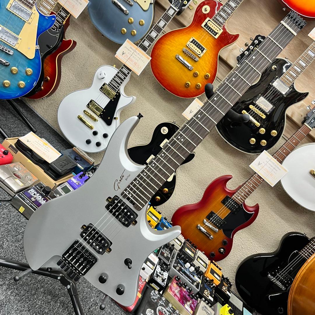 11130】【新品】 ヘッドレスギター 汎用ケース付き シルバー - メルカリ