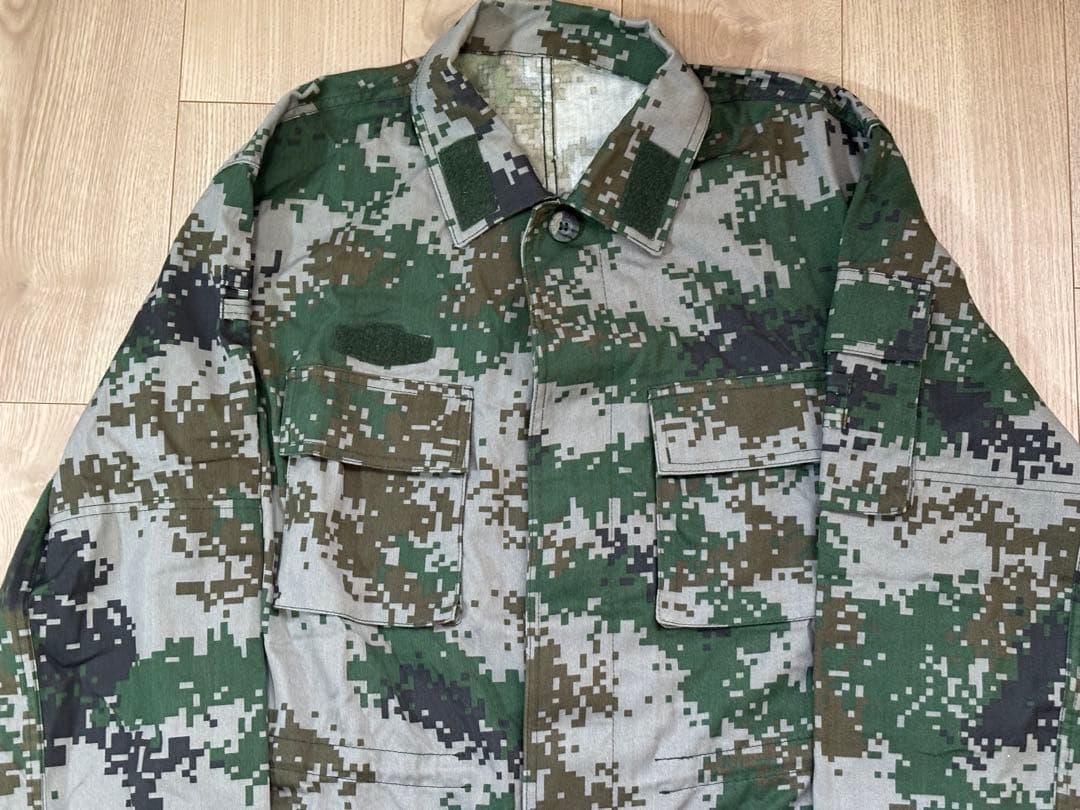 中国軍 人民解放軍 PLA 実物 官給品 07式 林地迷彩 作戦服 - メルカリ
