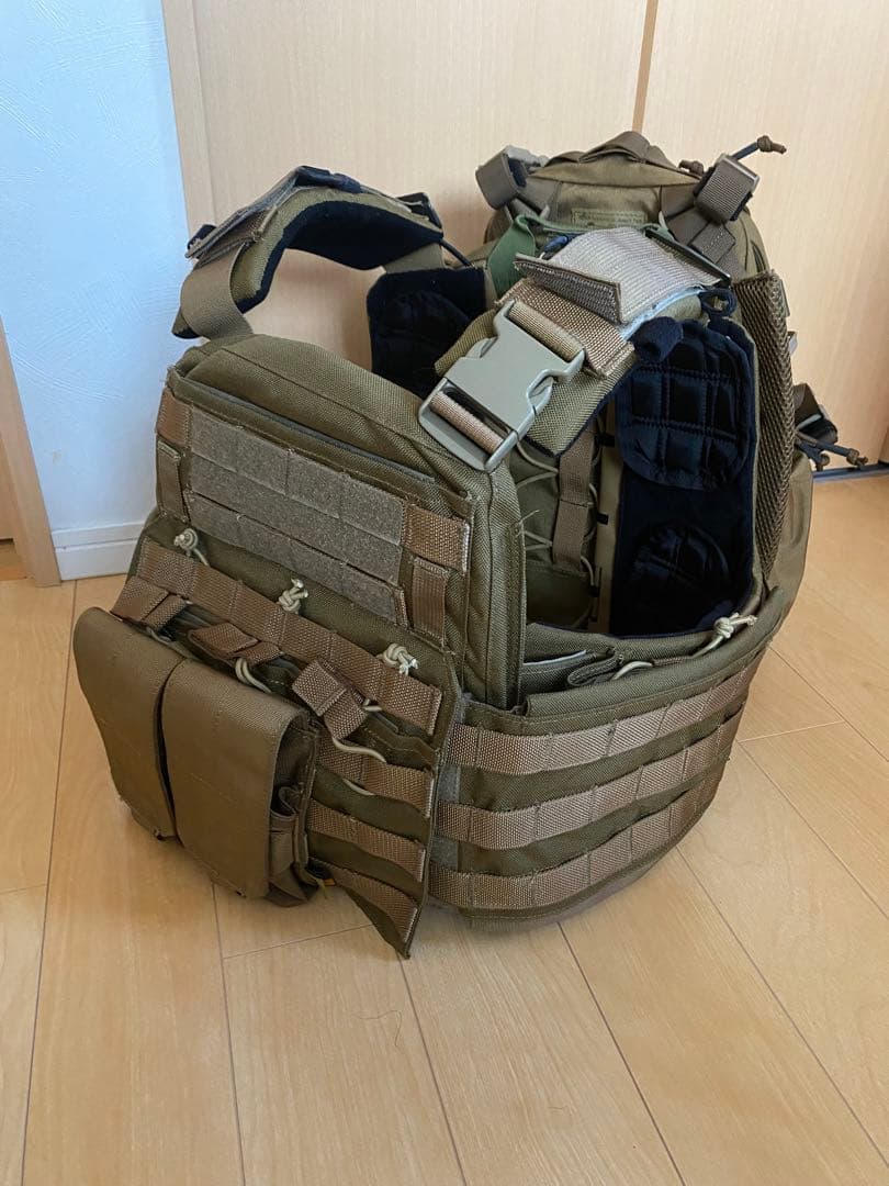 FLYYE製　 プレートキャリア 実物