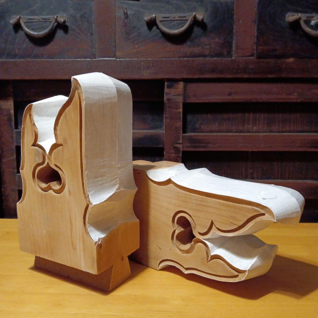 寺院建築の細部、彫刻木材、華麗な金具 オブジェ　アンティーク