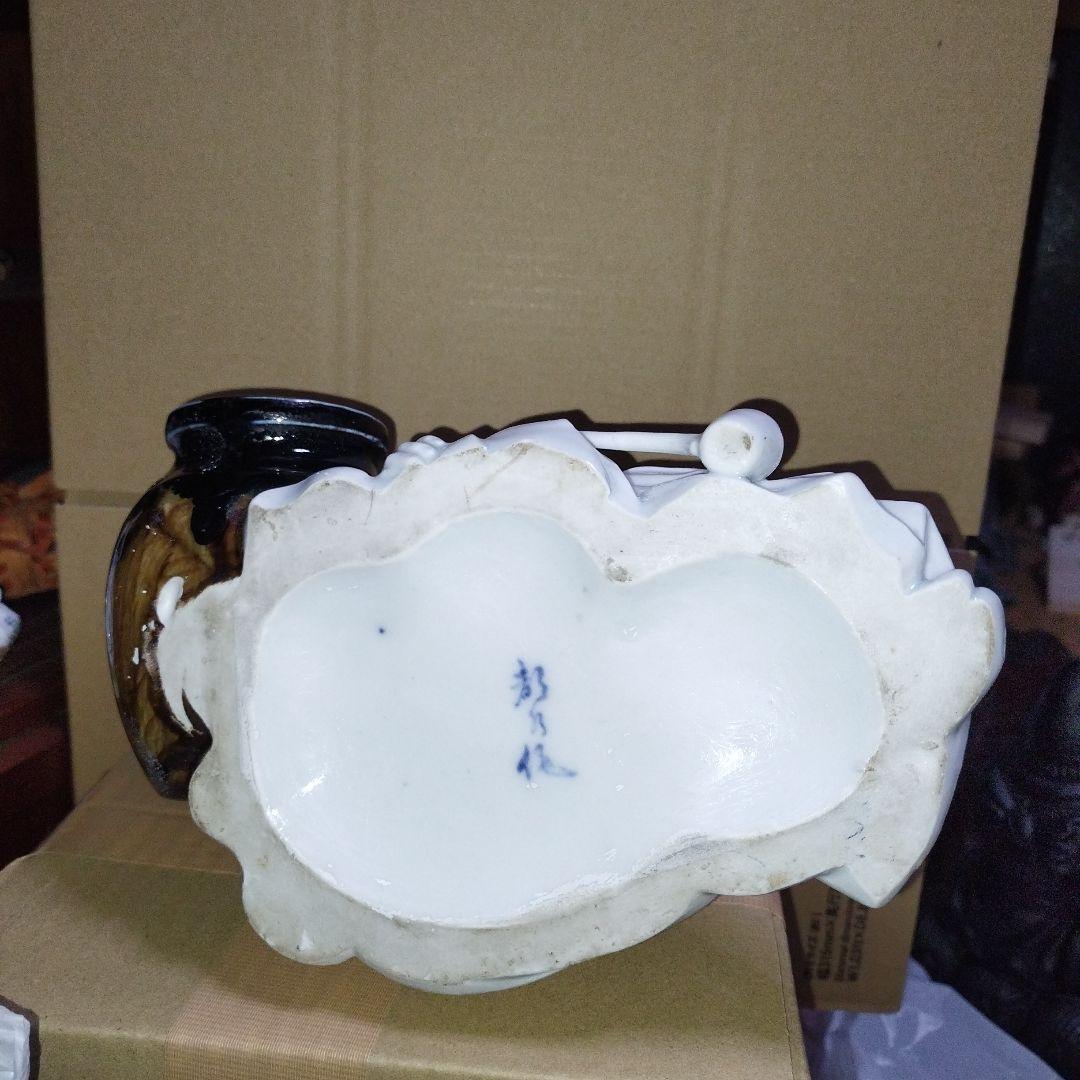 陶器製寝そべる人形