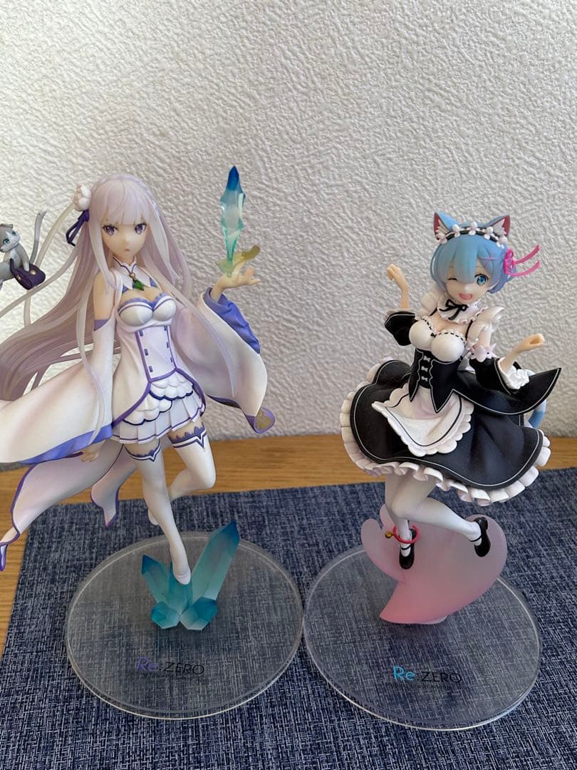 Re:ゼロから始める異世界生活のフィギュア、エミリアとレムのセット