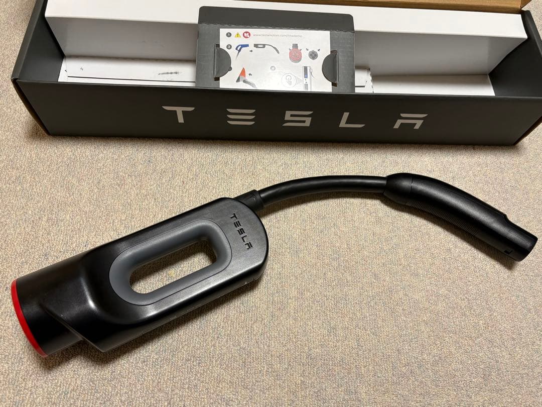 【TESLA純正・日本版】CHAdeMO チャデモアダプター テスラ急速充電器
