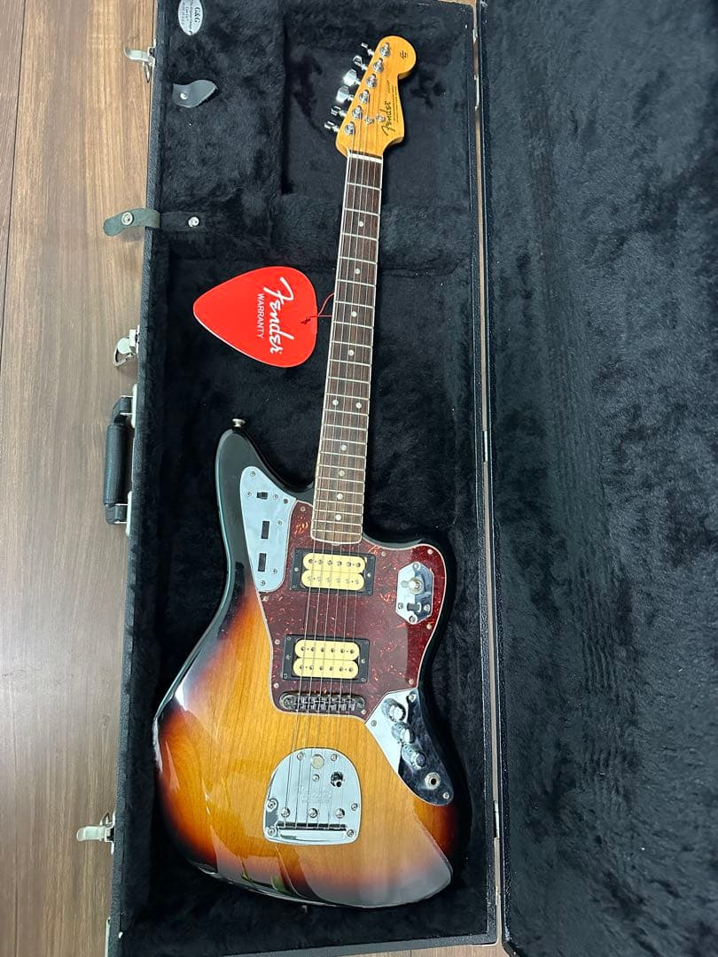 ギター FENDER  Cobain Jaguar NOS Amazon.com: Fender Kurt Cobain Jaguar NOS - 3-Tone Sunburst with