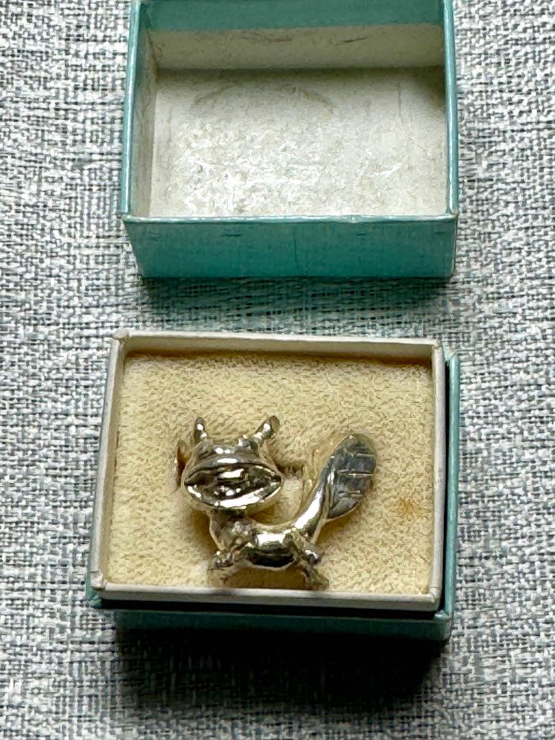 ティファニー×赤塚不二夫　シルバー ウナギイヌ 小物 ピンバッチ ノベルティー