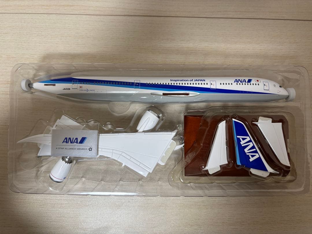 ANA Boeing 787-9 1/200モデル Amazon.com: Hasegawa 1:200 ANA B787-9 Airliner Model Kit, Blue