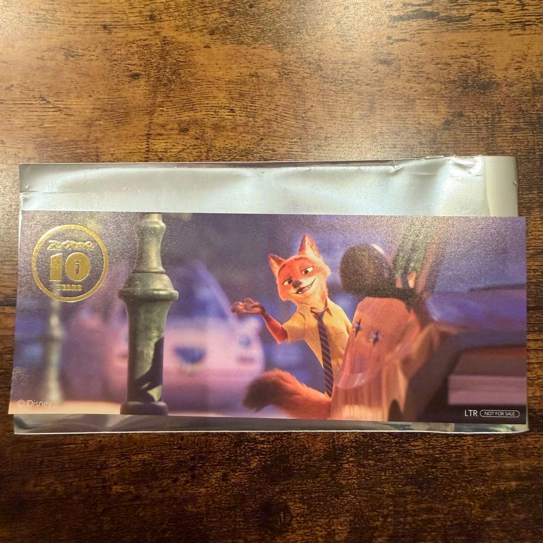 新品未使用】ズートピア2 オーマイカフェ 特典 箔押しカード ニック