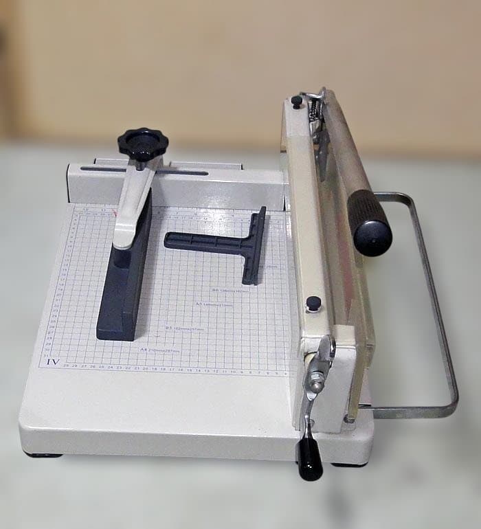 業務用 ペーパーカッター A4 大型裁断機　　動作確認済み