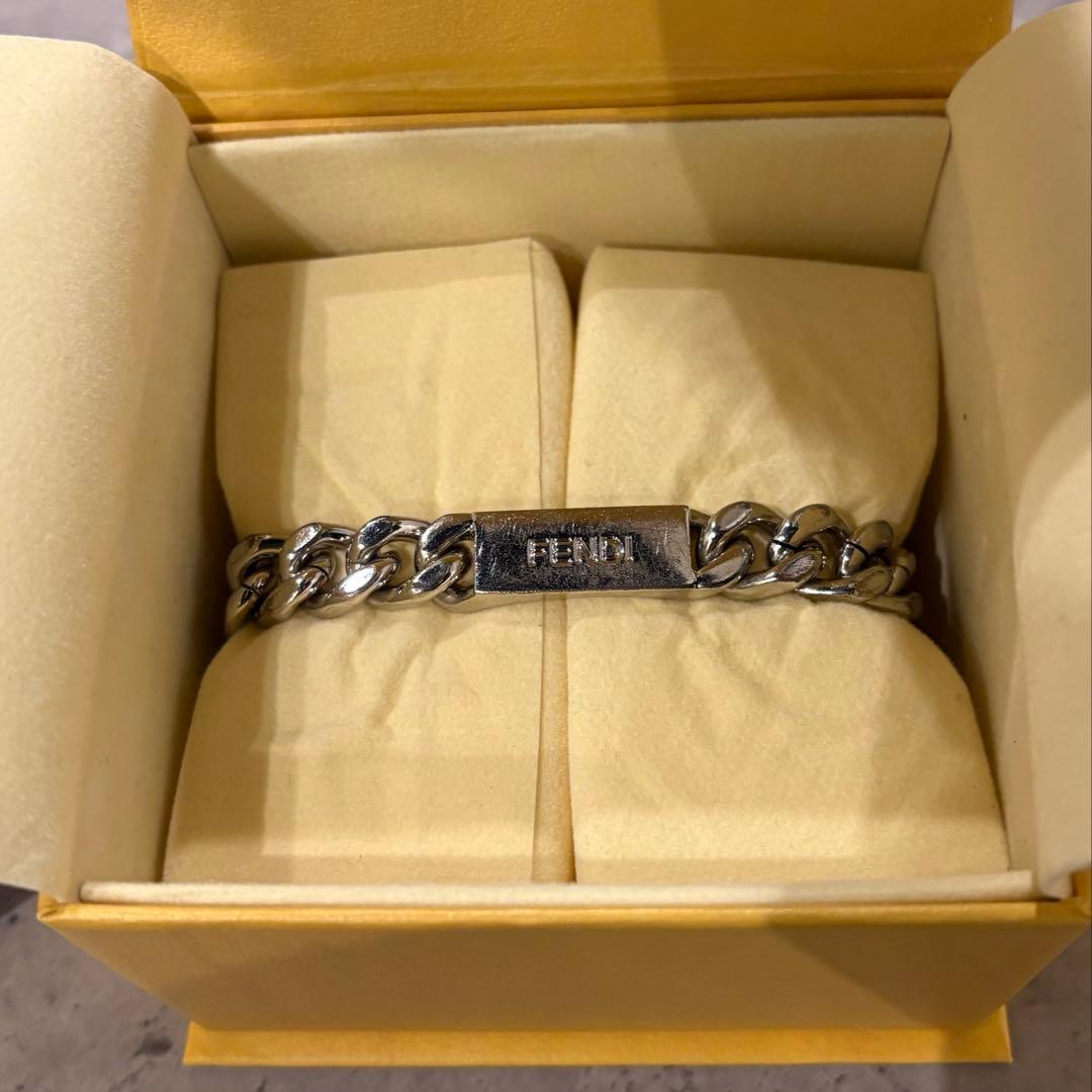 FENDI シルバー チェーンブレスレット 箱付き