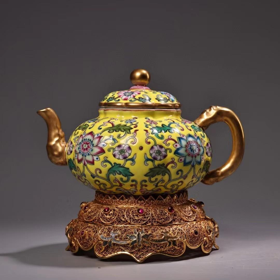 中国古美術・珍品旧蔵七宝彩と鎏金の磁器の茶壺・急須・底台付・文房具・置物・茶道具