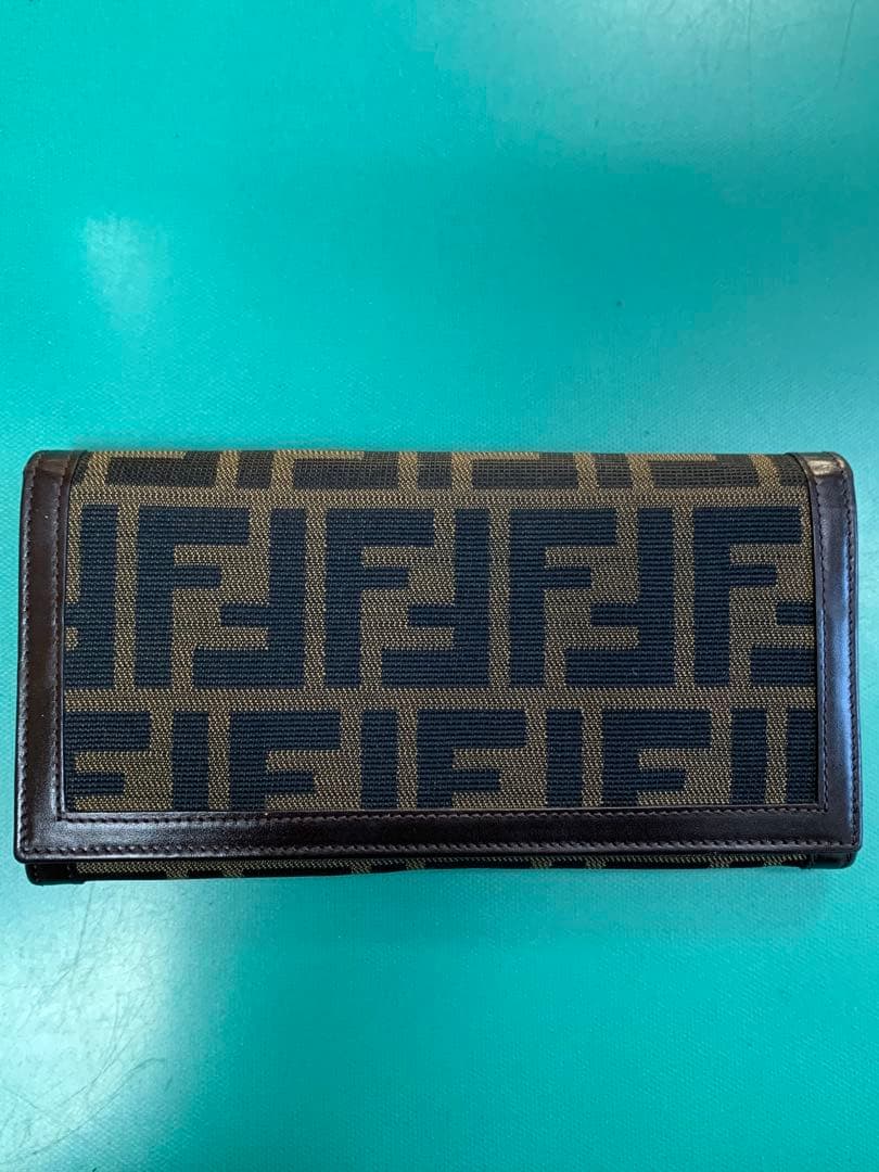 美品 正規品 FENDI フェンディ ズッカ柄 長財布 財布 FFロゴ ブラウン