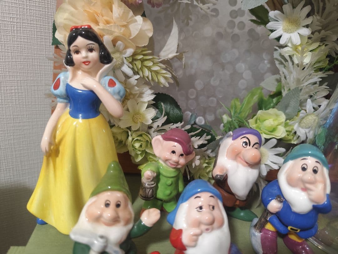 白雪姫 七人のこびと 陶器 置物 ディズニーランド ディズニー - メルカリ