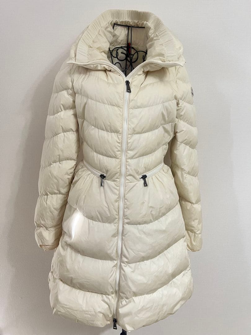モンクレール　ロングダウンジャケット　アイボリー　Sサイズ モンクレール ロングダウンジャケット アイボリー Sサイズ - メルカリ