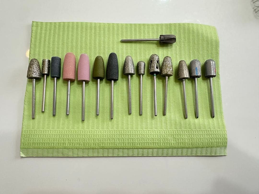 ネイルドリルビット 15個セット　メーカー多数　ケース付き