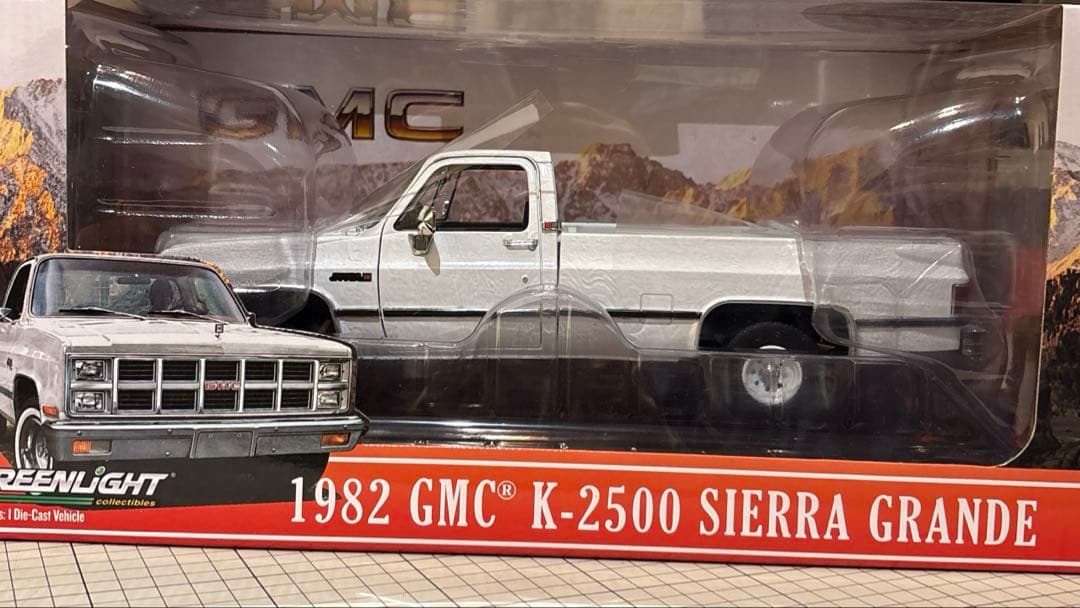 グリーンライト　1982 GMC K2500 シエラグランデ　1:18