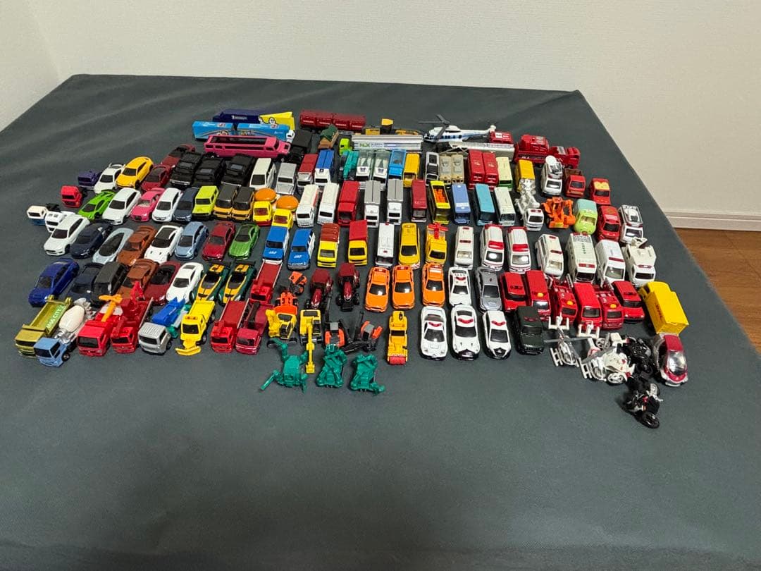 トミカ まとめ売り 約140台 - メルカリ
