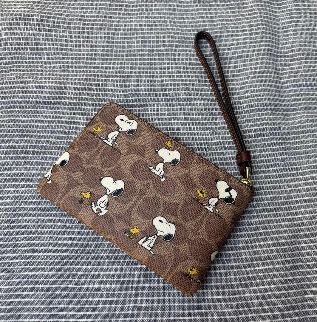 新品 COACH x PEANUTS スヌーピー リストレット シグネチャー - メルカリ