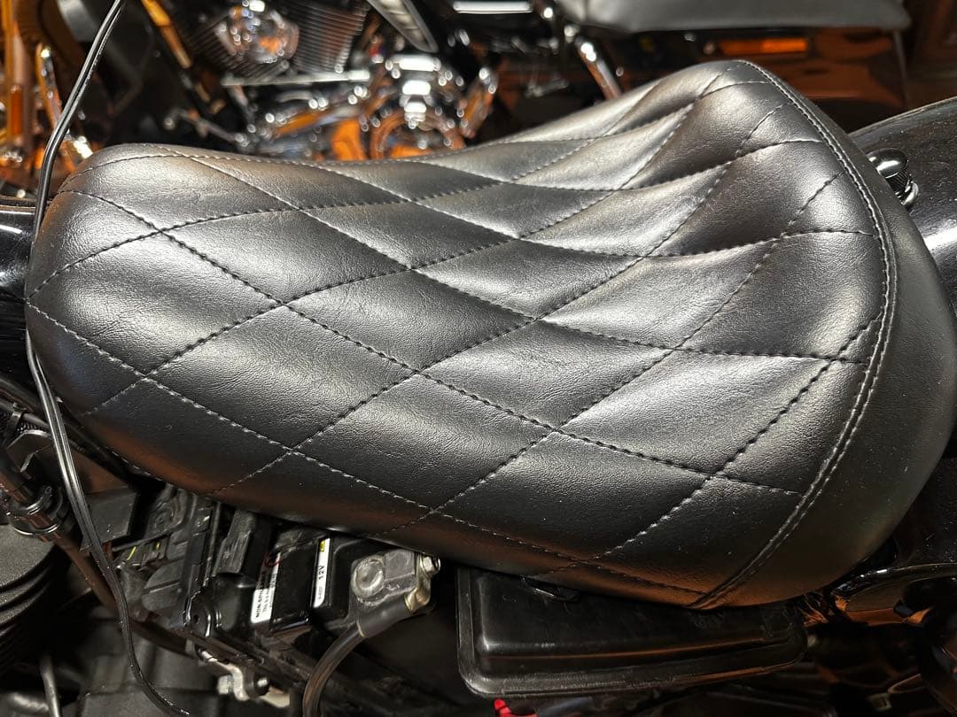 専用Le Pera 黒 バイクシート ダイヤモンドキルティング　ラペソロシート