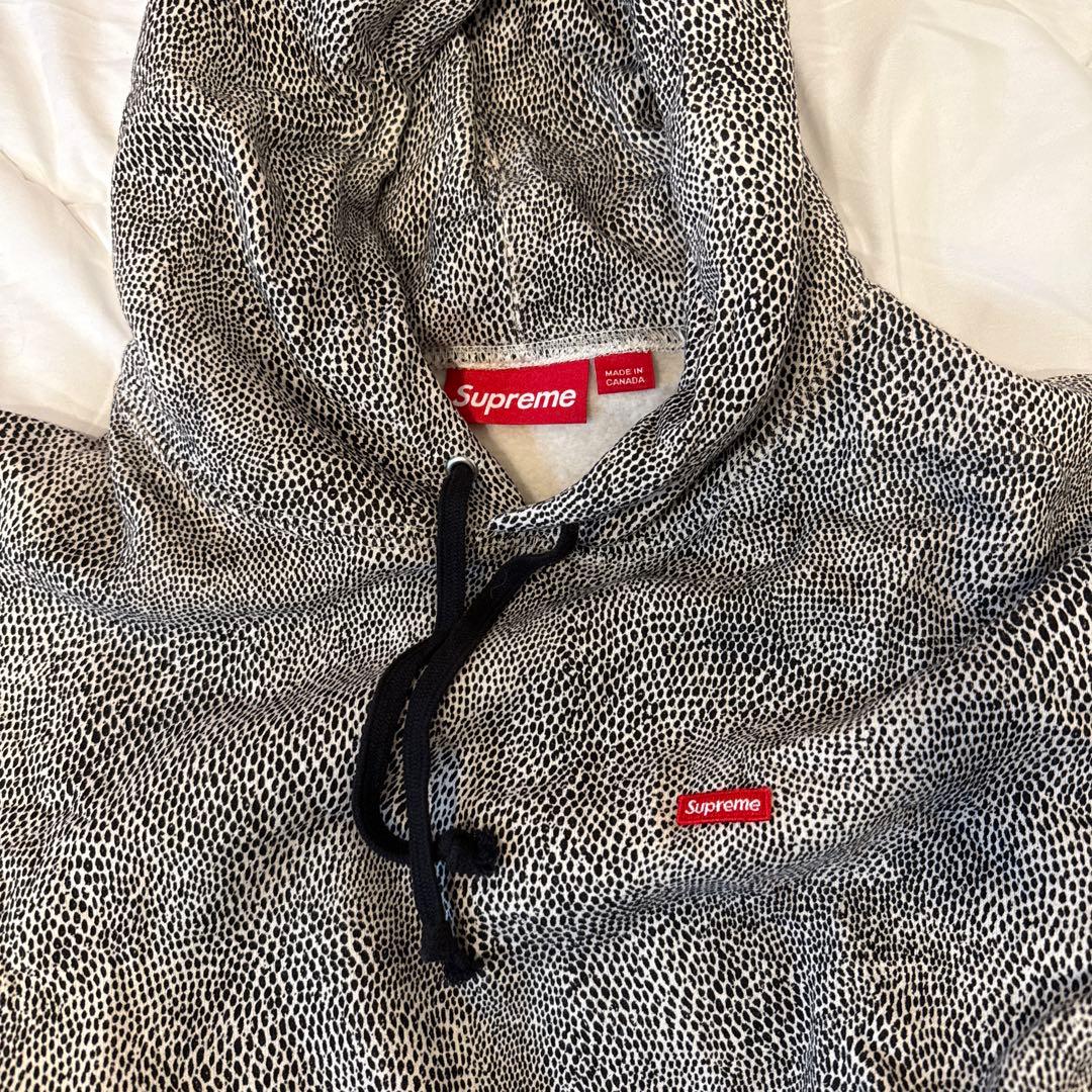 Small Box Hooded Sweatshirt Supremeパーカー Supreme Small Box Hooded Sweatshirt (FW21) - $148