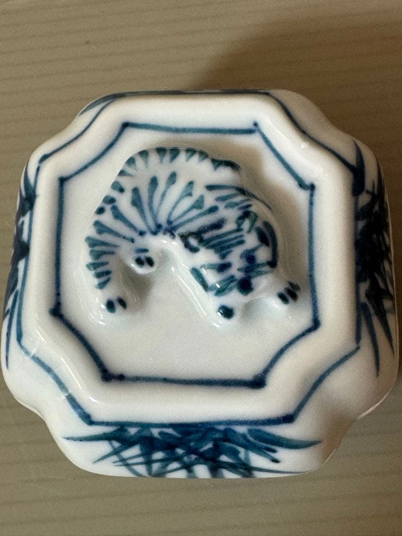 2716 染付香合 竹虎文 徳昇作 - メルカリ