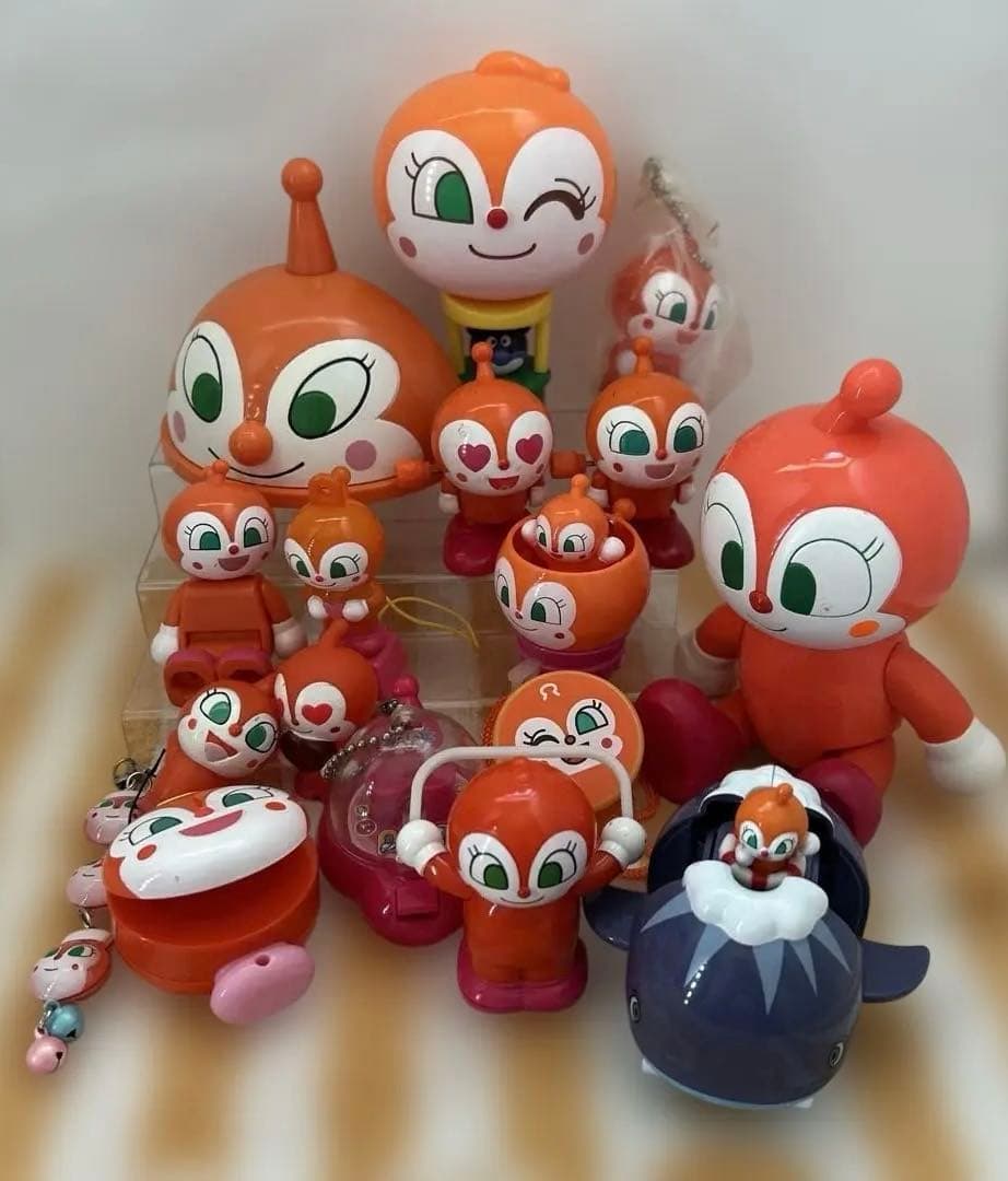 アンパンマン　ガチャガチャ　フィギュア　レトロ　ドキンちゃん　マスコット