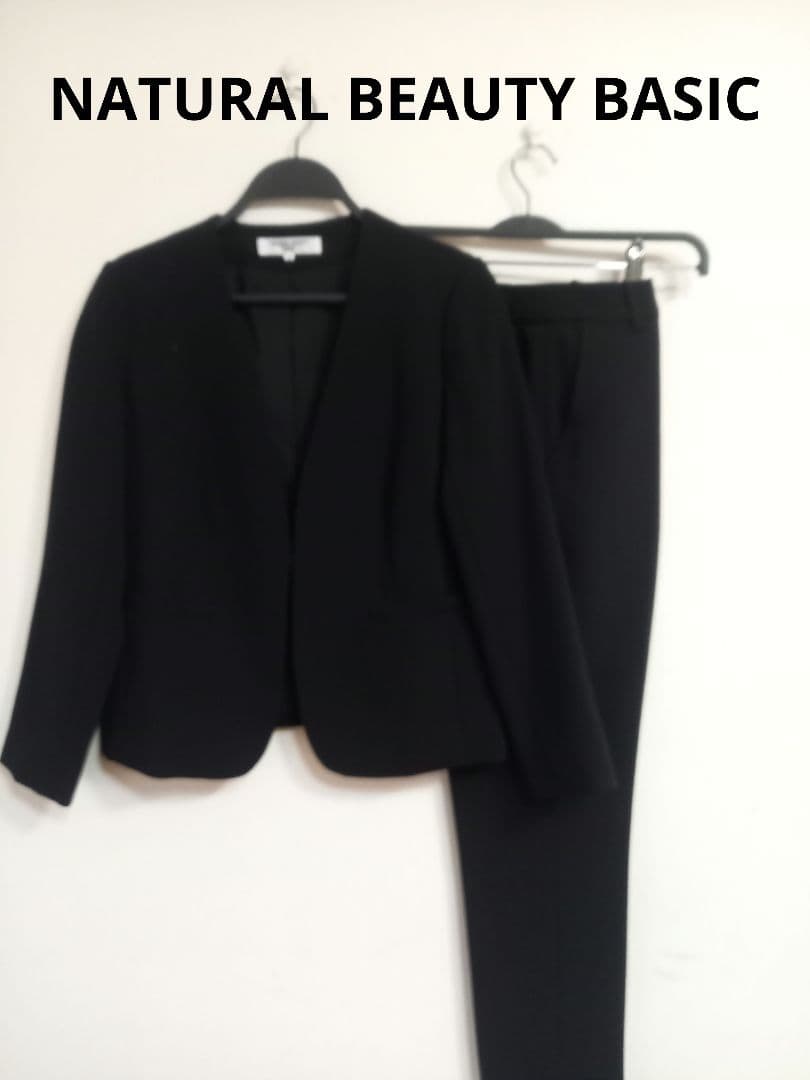 美品　NATURAL BEAUTY BASIC ノーカラースーツ S　黒ブラック