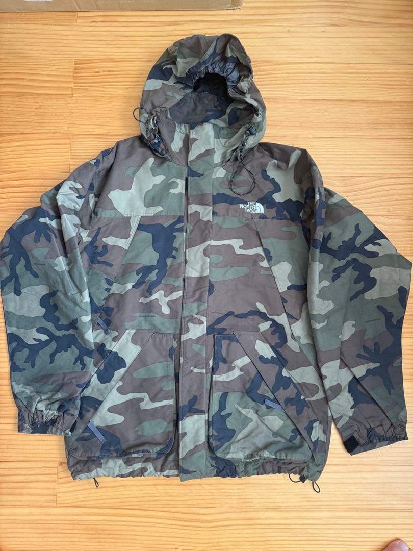 【スノボ・スキー】ノースフェイス　マウンテンパーカー　カモフラージュ フード付き