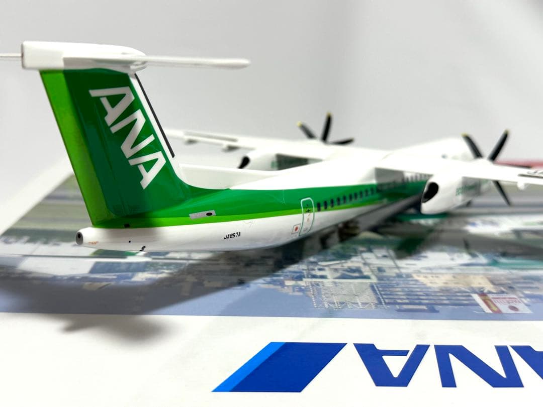 全日空商事 1/100 ANA DHC-8-400 NH11013 台座付き - メルカリ