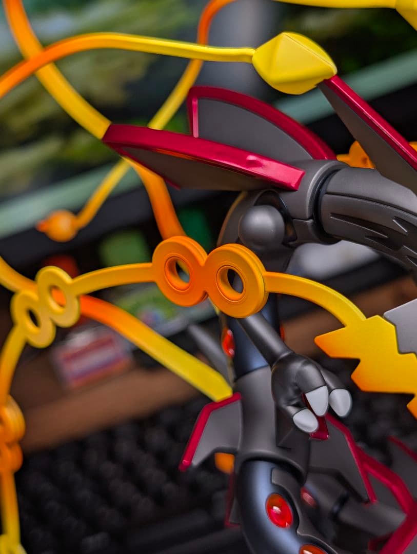 黒いメガレックウザ 全塗装 完成品 ポケプラ - メルカリ