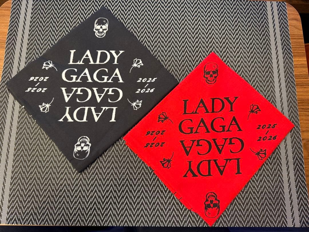 Lady Gaga THE MAYHEM BALL バンダナ　赤・黒2枚セット