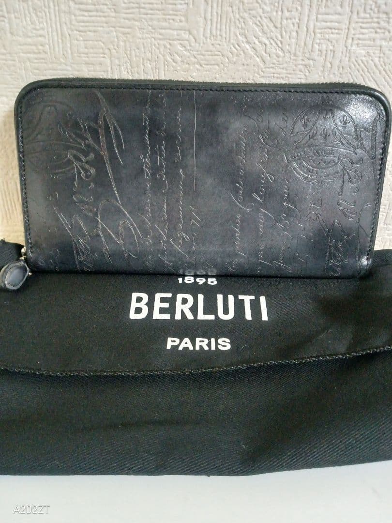 ベルルッティ ITAUBAカリグラフィラウンド ウォレットダブルスタンプ