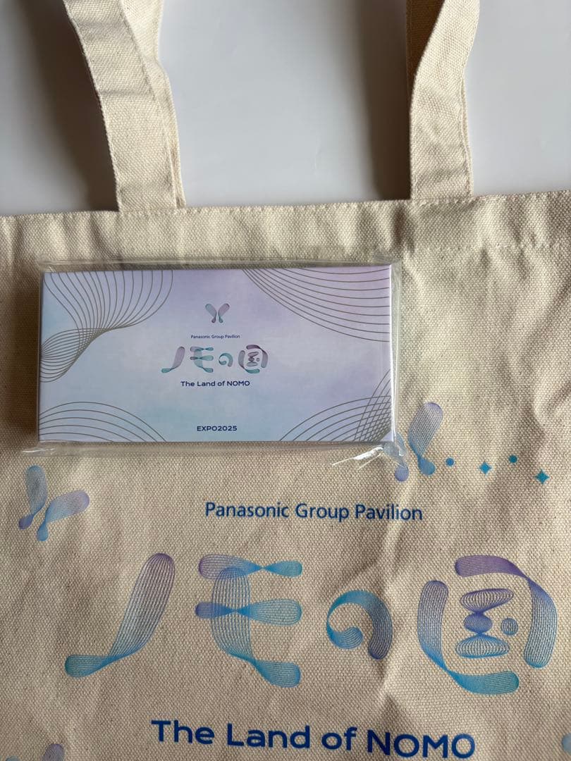 大阪万博 「ノモの国」 ピンバッジ パナソニックグループ トートバッグ付 2025大阪万博限定】パナソニック館 ノモの国 ピンバッジ - メルカリ