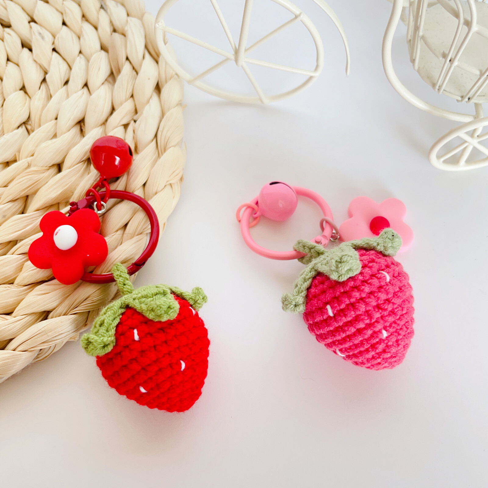 いちごキーホルダー 毛糸かぎ針編み 編み物 フルーツシリーズ バッグ