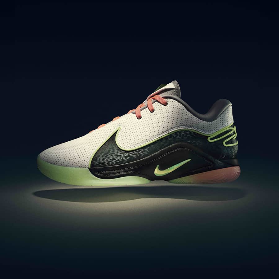 レブロン 22は、プレッシャーとパワフルな動きに対応.オンラインストア