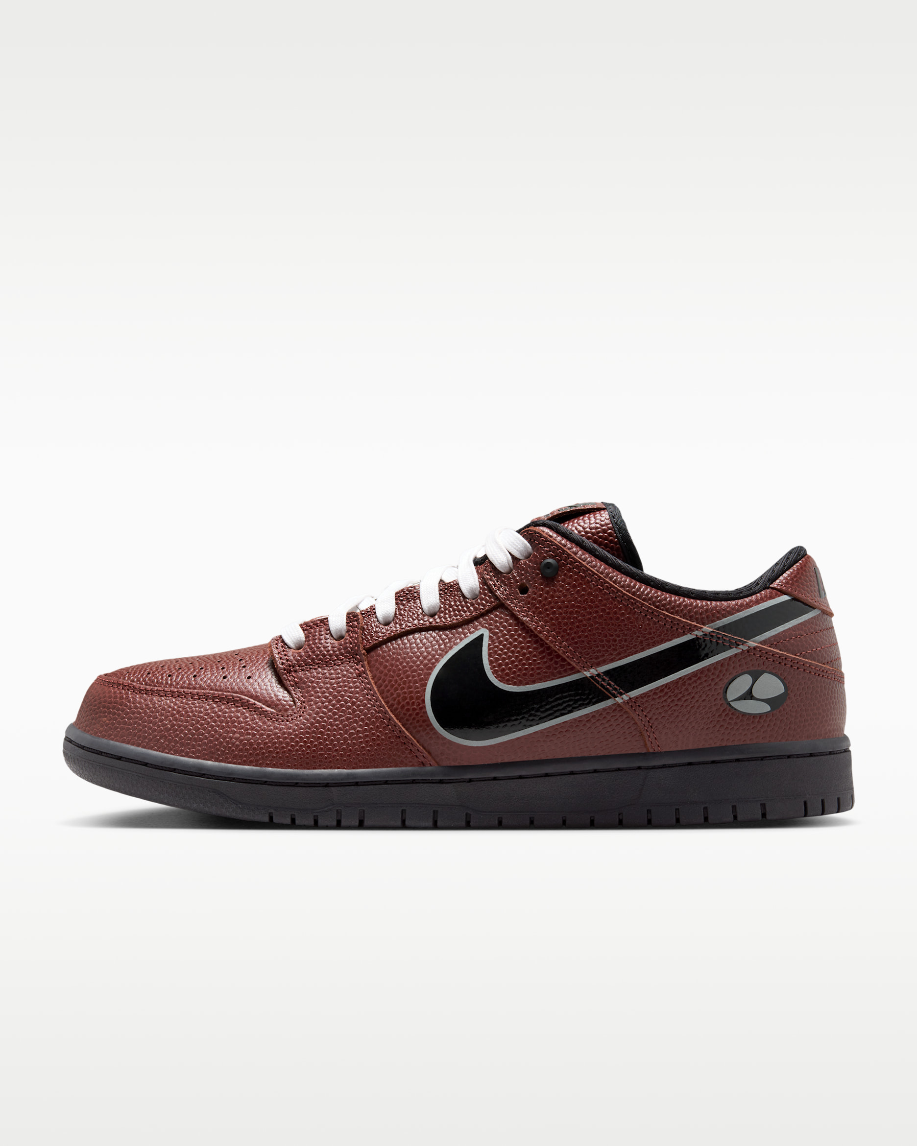 Nike SB Dunk Low Pro Skate Shoes. Nike.com