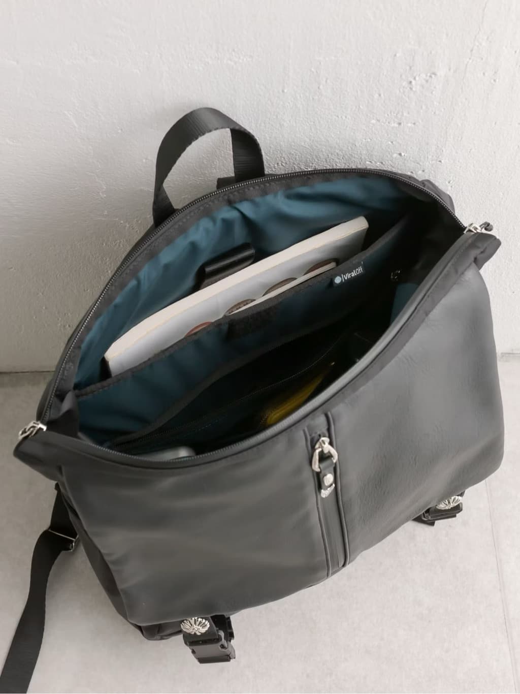 BURLAP OUTFITTER×earメタルパーツジップリュック - ear PAPILLONNER