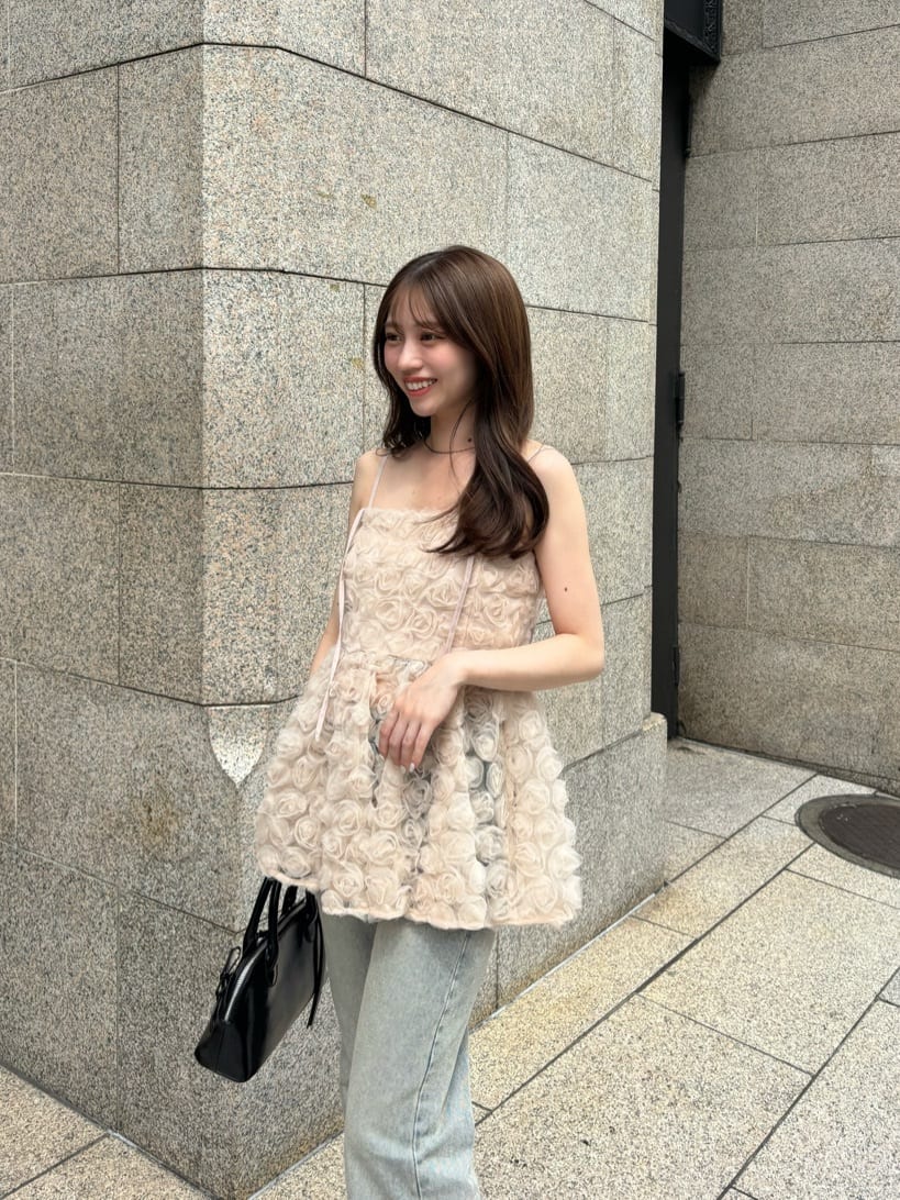 大人気¨ローズチュールペプラムブラウス¨のスタッフリアルコーデを