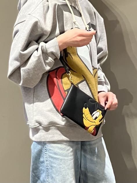 公式】COACH – コーチ | 【DISNEY X COACH】エッセンシャル カード