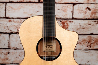 倍音の美しいギター | Berg Guitar