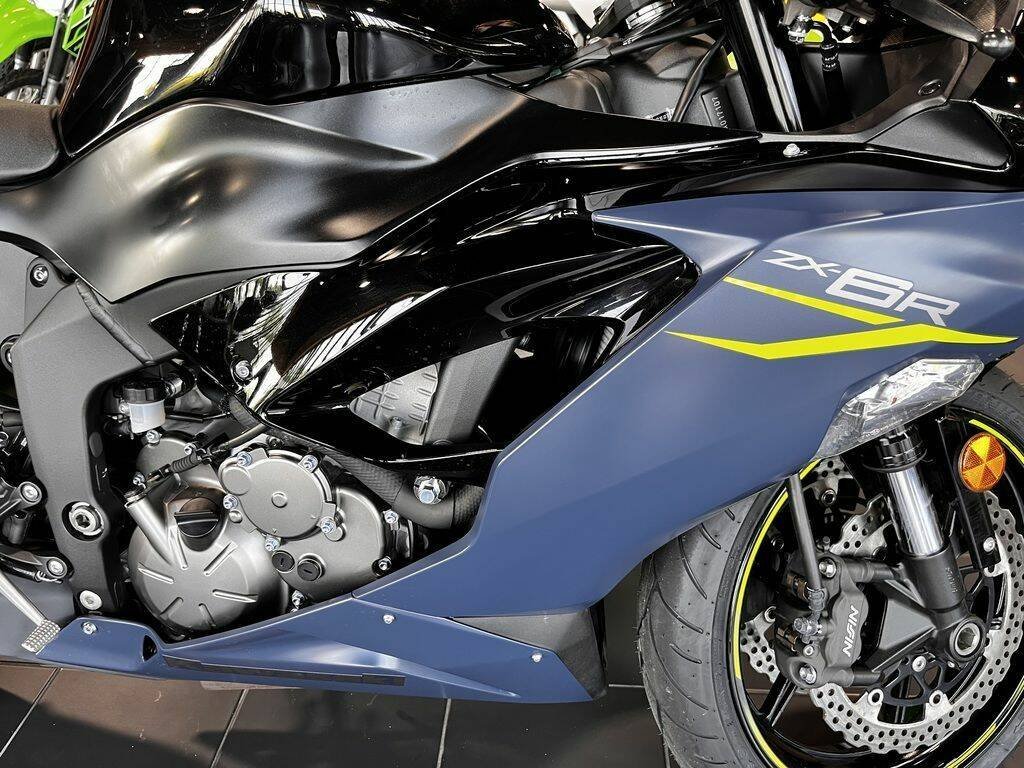 2023 Kawasaki Ninja® ZX -6R Metallic Matte Twilight Blue/Metallic