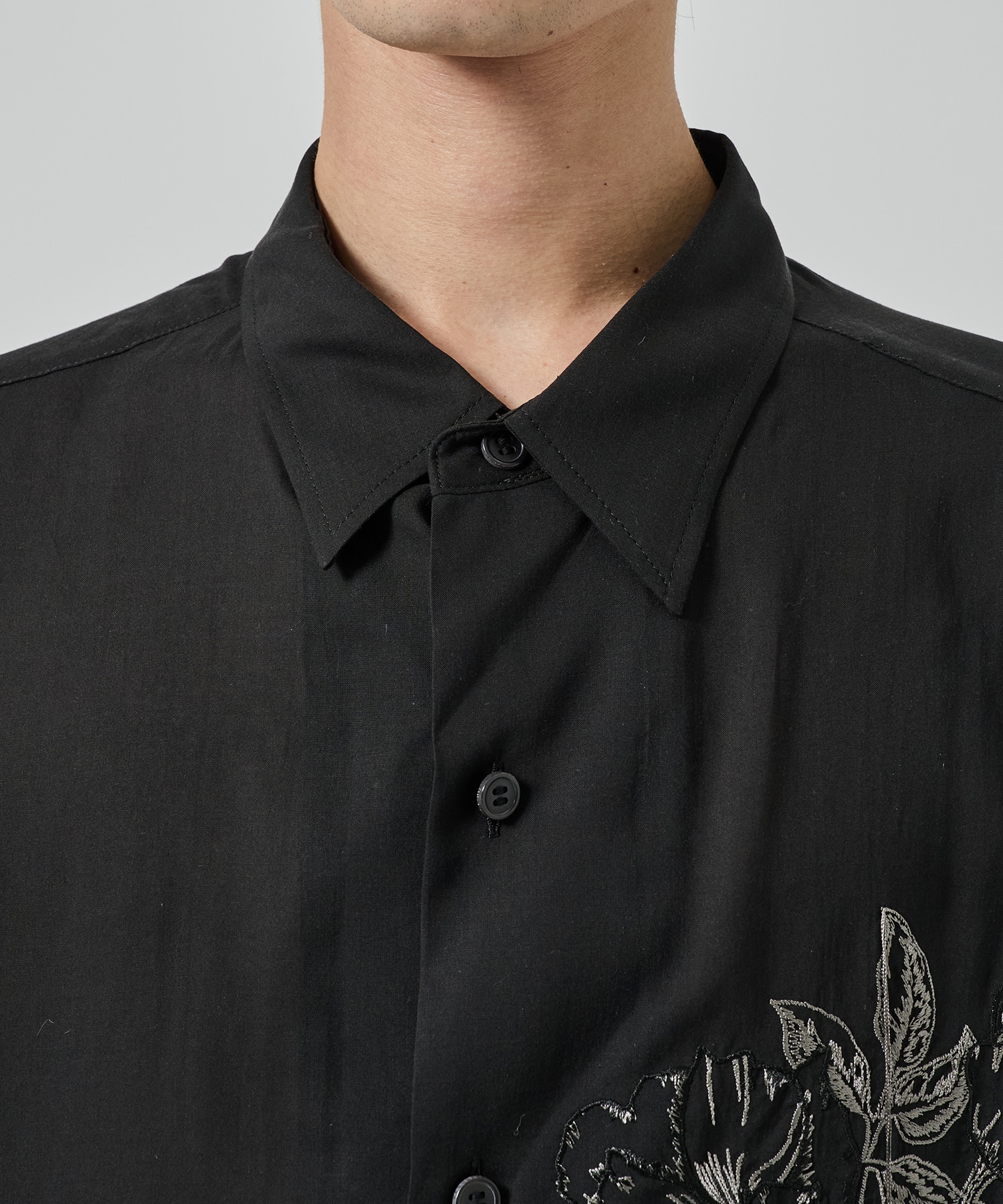 FLOWER STITCH SIDE GATHER SHIRT(3 BLACK): GroundY: MENS｜ STUDIOUS