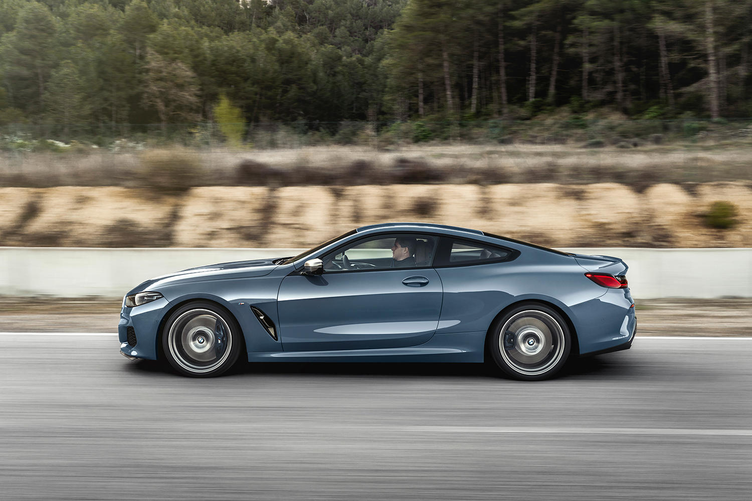 レースから生まれた斬新なスポーツクーペ～BMW8シリーズ【ニュースな